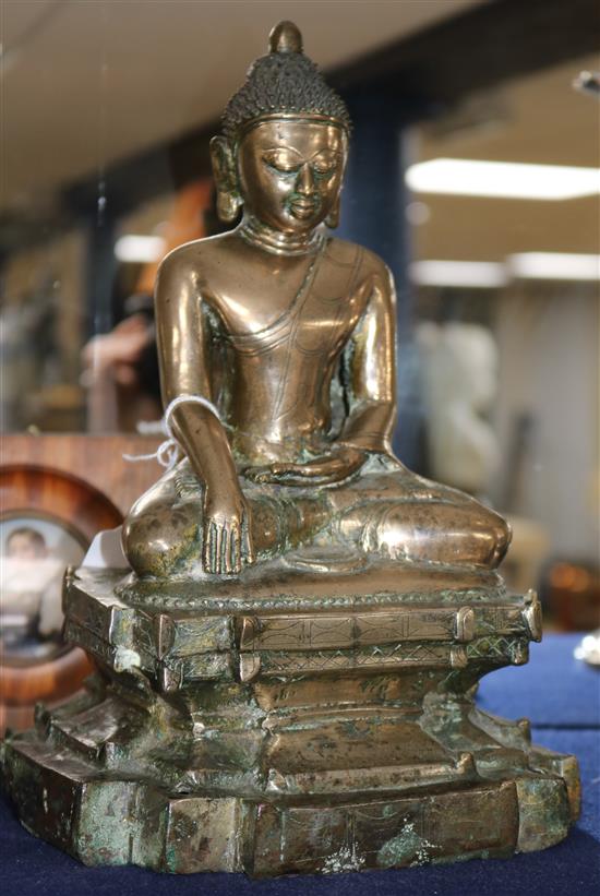 A Chinese bronze Buddha H.28cm